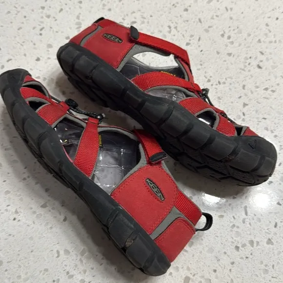 Keen 1014478 Big Kid's Seacamp II CNX Sandals Racing Red/Gargoyle  SZ 7 EUC Hike