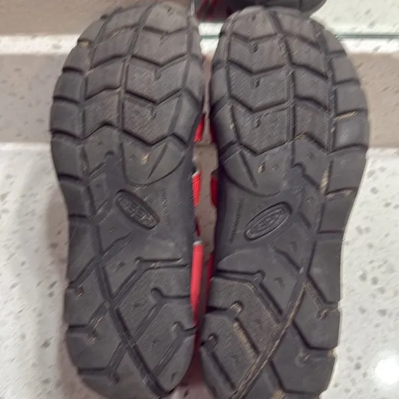 Keen 1014478 Big Kid's Seacamp II CNX Sandals Racing Red/Gargoyle  SZ 7 EUC Hike