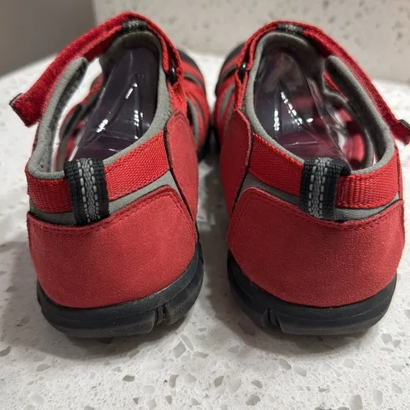 Keen 1014478 Big Kid's Seacamp II CNX Sandals Racing Red/Gargoyle  SZ 7 EUC Hike