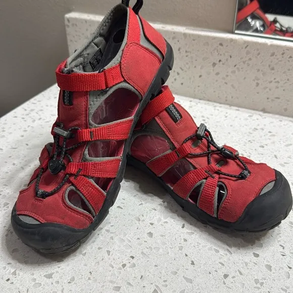 Keen 1014478 Big Kid's Seacamp II CNX Sandals Racing Red/Gargoyle  SZ 7 EUC Hike