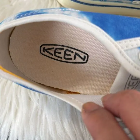 KEEN ELSA CAMVAS SHOES SIZE 8.5