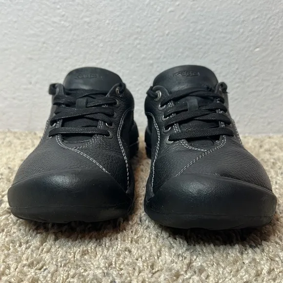KEEN PRESIDIO LACE-UP (WOMEN) - BLACK/MAGNET Sz 8