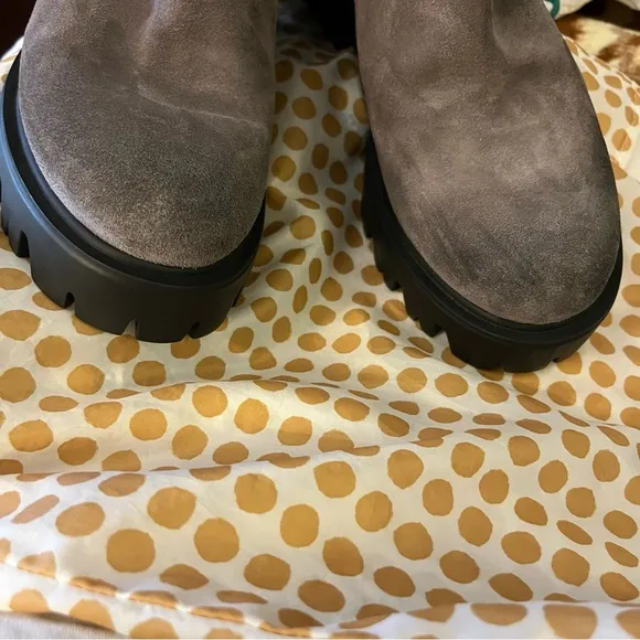 Kenneth Cole Distressed Suede Lug Sole Platform Well Feet Light Ankle Boots 40