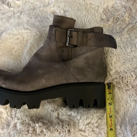 Kenneth Cole Distressed Suede Lug Sole Platform Well Feet Light Ankle Boots 40