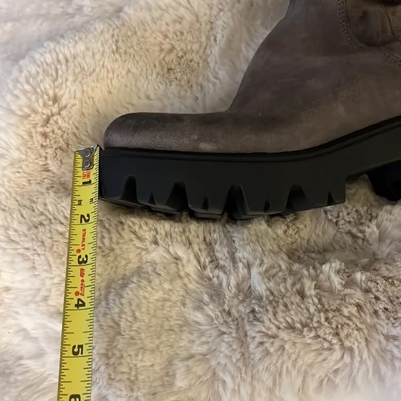 Kenneth Cole Distressed Suede Lug Sole Platform Well Feet Light Ankle Boots 40