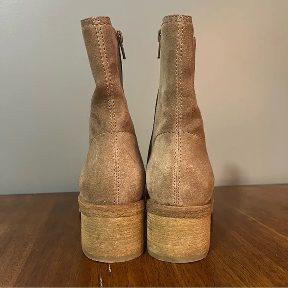 Kenneth Cole New York, Lost Weekend. Women’s size 6. Beige suede. Like new.
