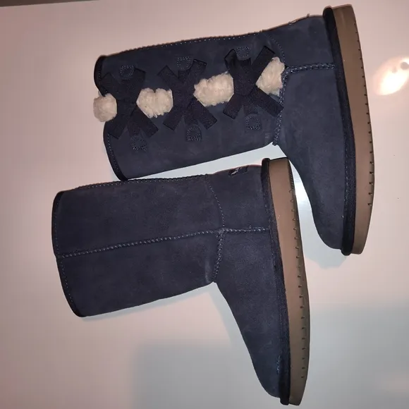 Koolaburra Kids Boots in Navy and Tan