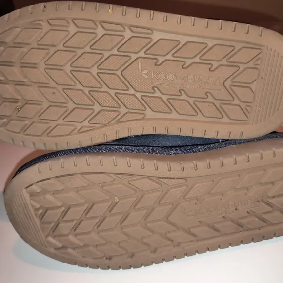 Koolaburra Kids Boots in Navy and Tan