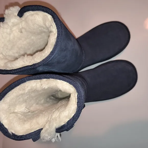 Koolaburra Kids Boots in Navy and Tan