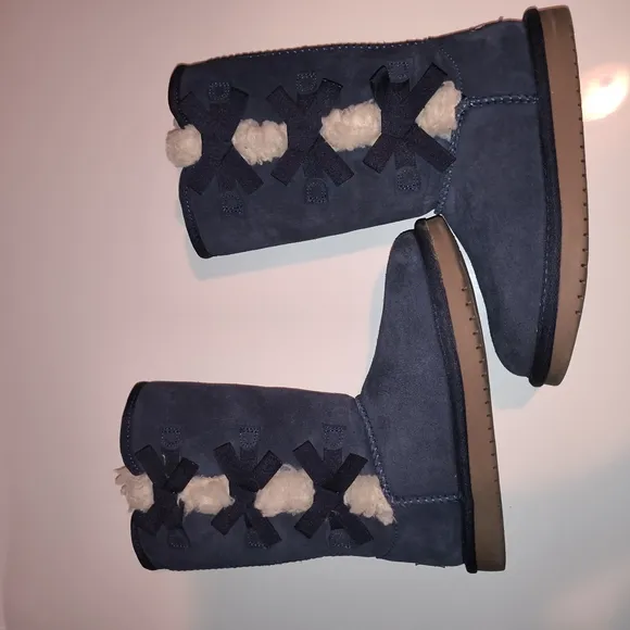 Koolaburra Kids Boots in Navy and Tan