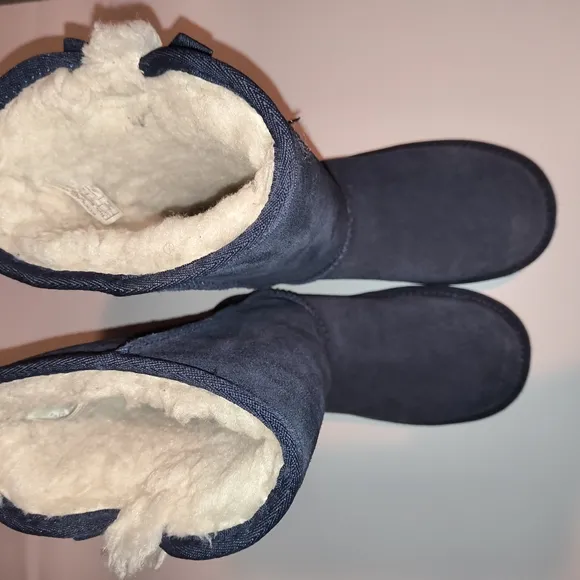 Koolaburra Kids Boots in Navy and Tan