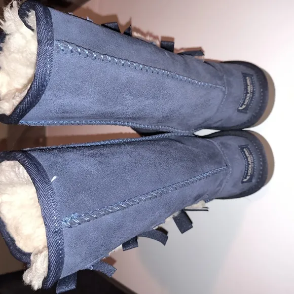 Koolaburra Kids Boots in Navy and Tan