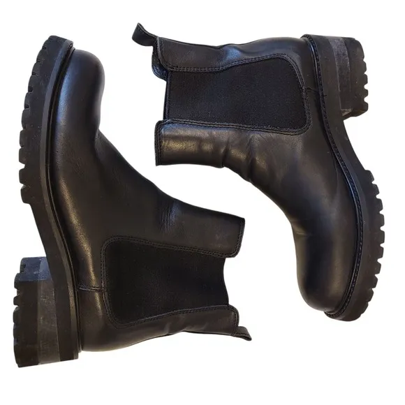La Canadienne Black Chelsea Connor Boots 6 Slip On Leather Lug Sole Bootie