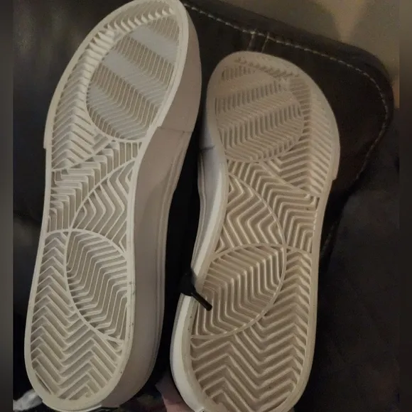 Lacoste Black and White Sneakers Casual Style