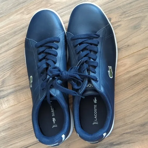 Lacoste Men's Blue Carnaby Leather shoes. Men's size 8.5 blue leather shoes.