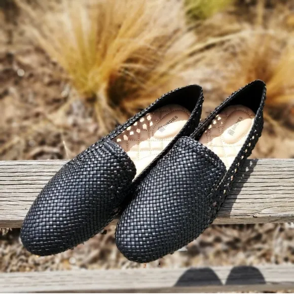 LIKE NEW Birdies Woven Starling Slip On Loafer Black Size 9.5