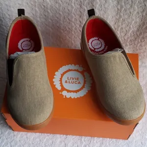 Livie &amp; Luca ridge boys shoes Brand New size 1Y