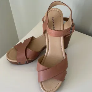 Lucky Brand HAIDLEE Tan platform Sandals size 8.5
