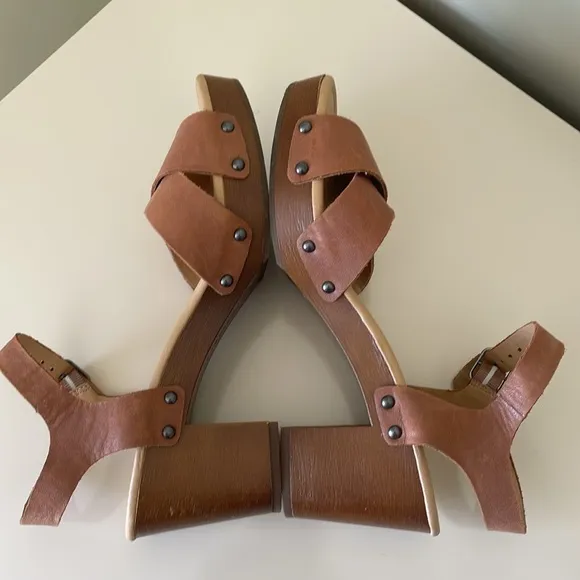 Lucky Brand HAIDLEE Tan platform Sandals size 8.5