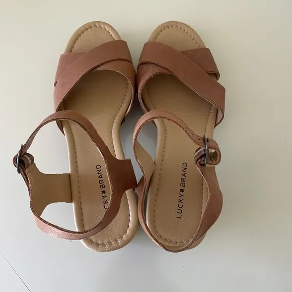 Lucky Brand HAIDLEE Tan platform Sandals size 8.5