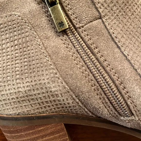 Lucky Brand Ponic Taupe Gray Suede Leather Ankle Boots Womens Size 7 M EIC