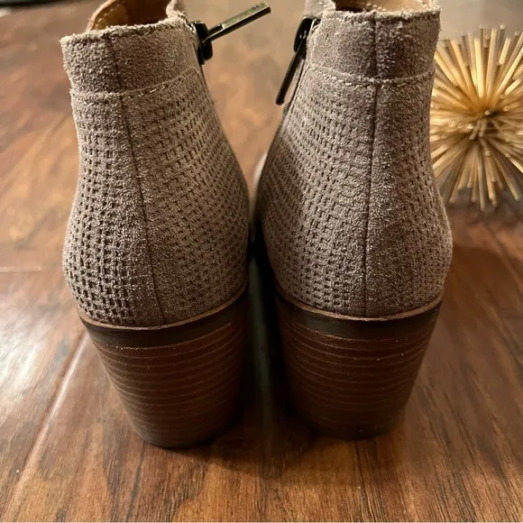 Lucky Brand Ponic Taupe Gray Suede Leather Ankle Boots Womens Size 7 M EIC