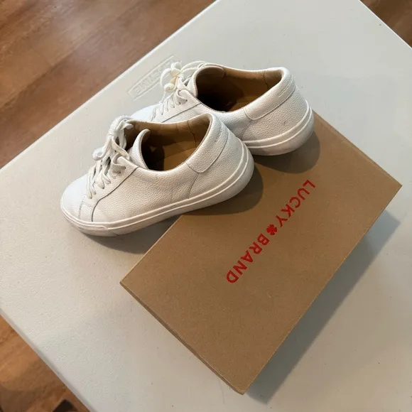 LUCKY BRAND WHITE LEATHER SNEAKERS SIZE 8