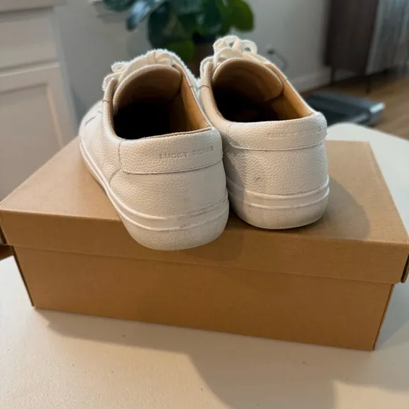 LUCKY BRAND WHITE LEATHER SNEAKERS SIZE 8