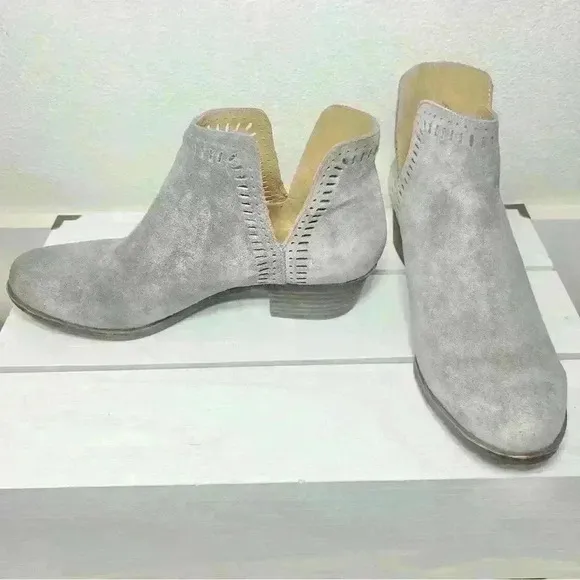 Lucky Brand Women’s Bustina Gray Laser Cut Ankle Booties Boots Size 9.5 M