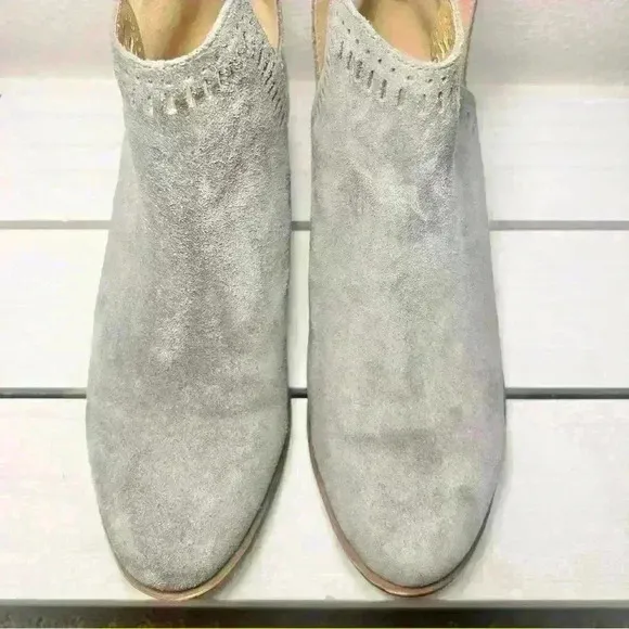 Lucky Brand Women’s Bustina Gray Laser Cut Ankle Booties Boots Size 9.5 M