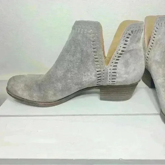 Lucky Brand Women’s Bustina Gray Laser Cut Ankle Booties Boots Size 9.5 M