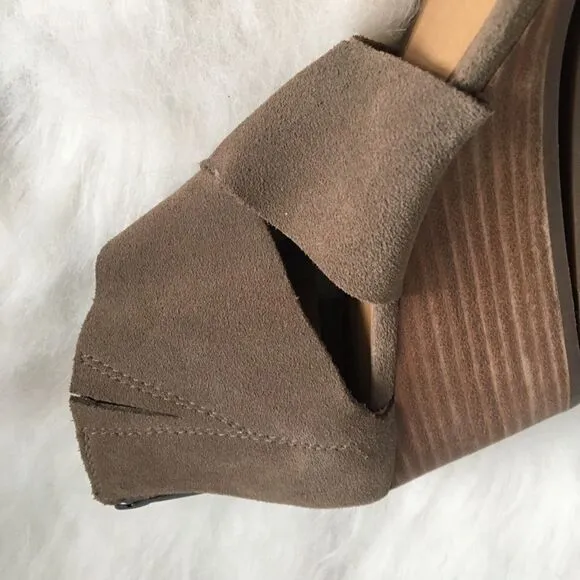 Lucky Brand Tammanee Suede Wedge Sandals Size 10