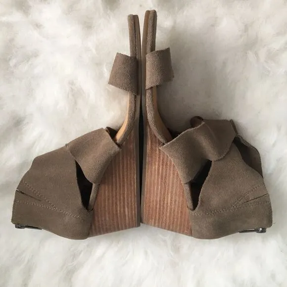 Lucky Brand Tammanee Suede Wedge Sandals Size 10