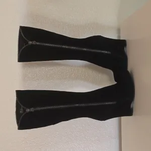 Mía, knee-high boots, NWOT