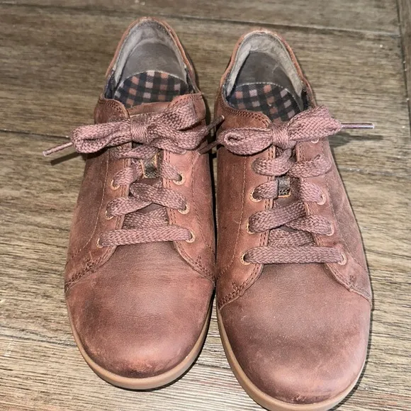 Mahogany Lace‎ Up Chaco Leather Shoes 8.5