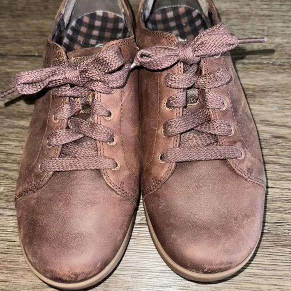 Mahogany Lace‎ Up Chaco Leather Shoes 8.5