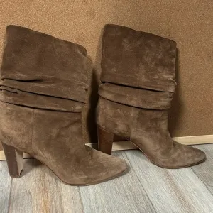 Manolo Blahnik Suede boots size 10 Hand Made in Italy