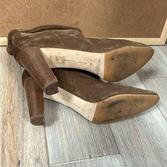 Manolo Blahnik Suede boots size 10 Hand Made in Italy