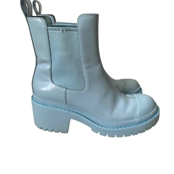 Marc by Marc Jacobs Cloud Light Blue Leather Chelsea Lug Sole Boots size 7