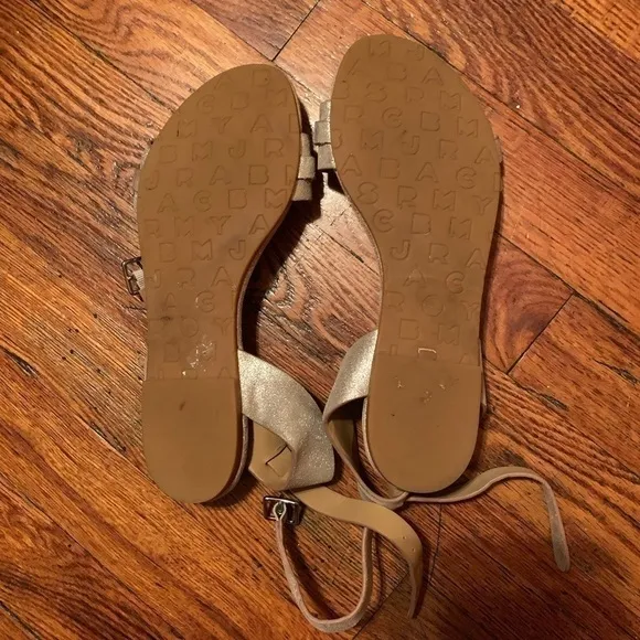 𝅺MARC by Marc Jacobs plaque belt sandals- Size 6.5