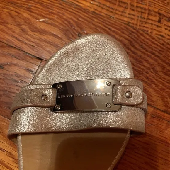 𝅺MARC by Marc Jacobs plaque belt sandals- Size 6.5