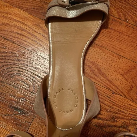 𝅺MARC by Marc Jacobs plaque belt sandals- Size 6.5