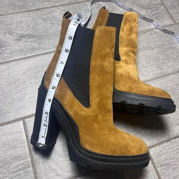 Marc Fisher Genuine Cognac Suede Platform boots! Size 8