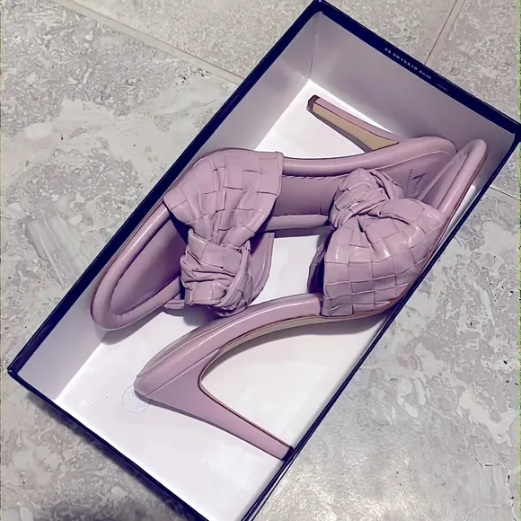 Marc Fisher LTD Janna Woven Knot Mule Sandals, Light Purple, Size 11 New in Box