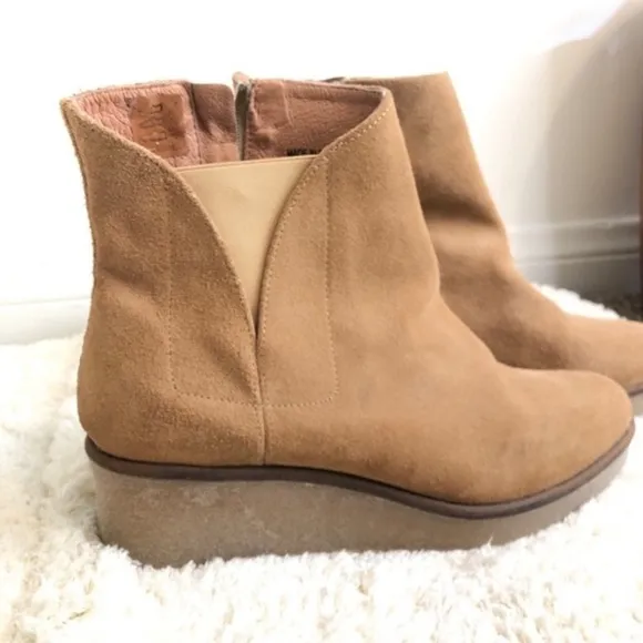 Matt Bernson Frieze Boots Tan Suede Rubber Wedge Boots 10