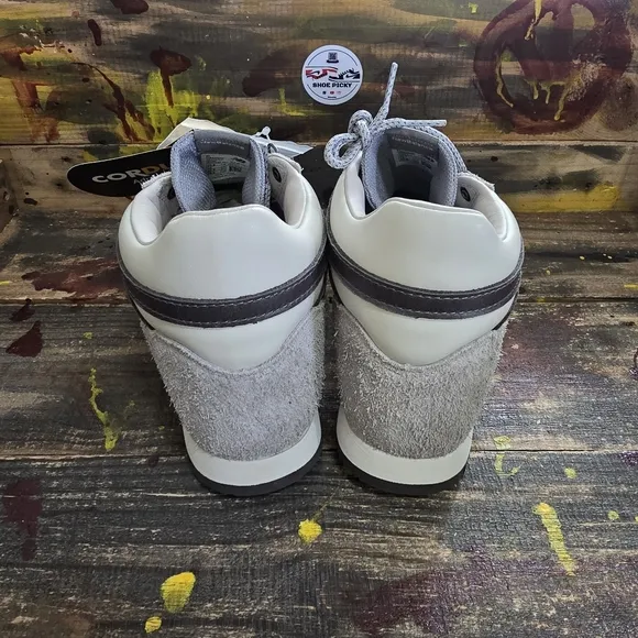 Men New Balance Gray athletic boots‎ size 10.5 new