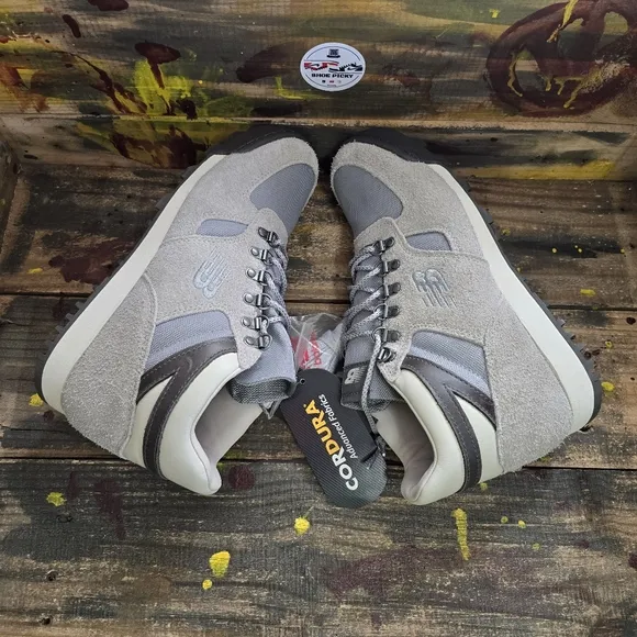 Men New Balance Gray athletic boots‎ size 10.5 new