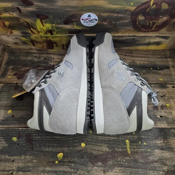 Men New Balance Gray athletic boots‎ size 10.5 new