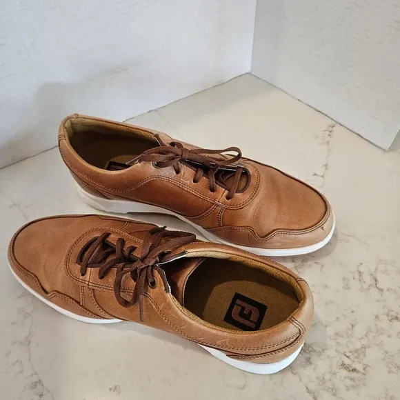 Men's Leather FootJoy Spikeless Golf Shoes Size 9.5