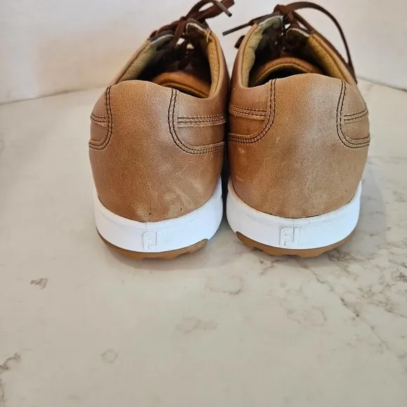 Men's Leather FootJoy Spikeless Golf Shoes Size 9.5